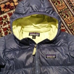 Patagonia size 5t down feathers Puff coat